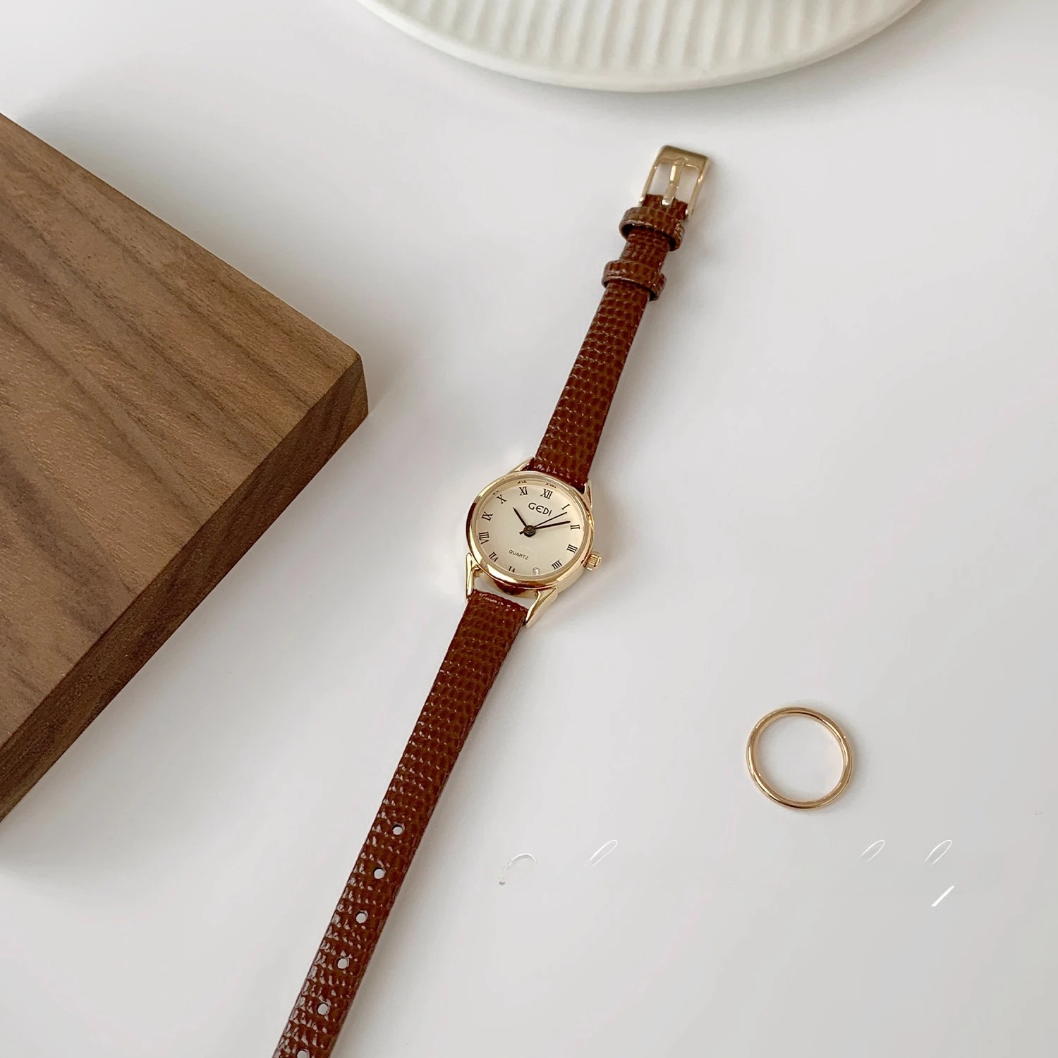 2026 New Women'S Watches, Fashionable, Niche, Light Luxury, Retro Style, Suitable For Students In Junior And Senior High Schools