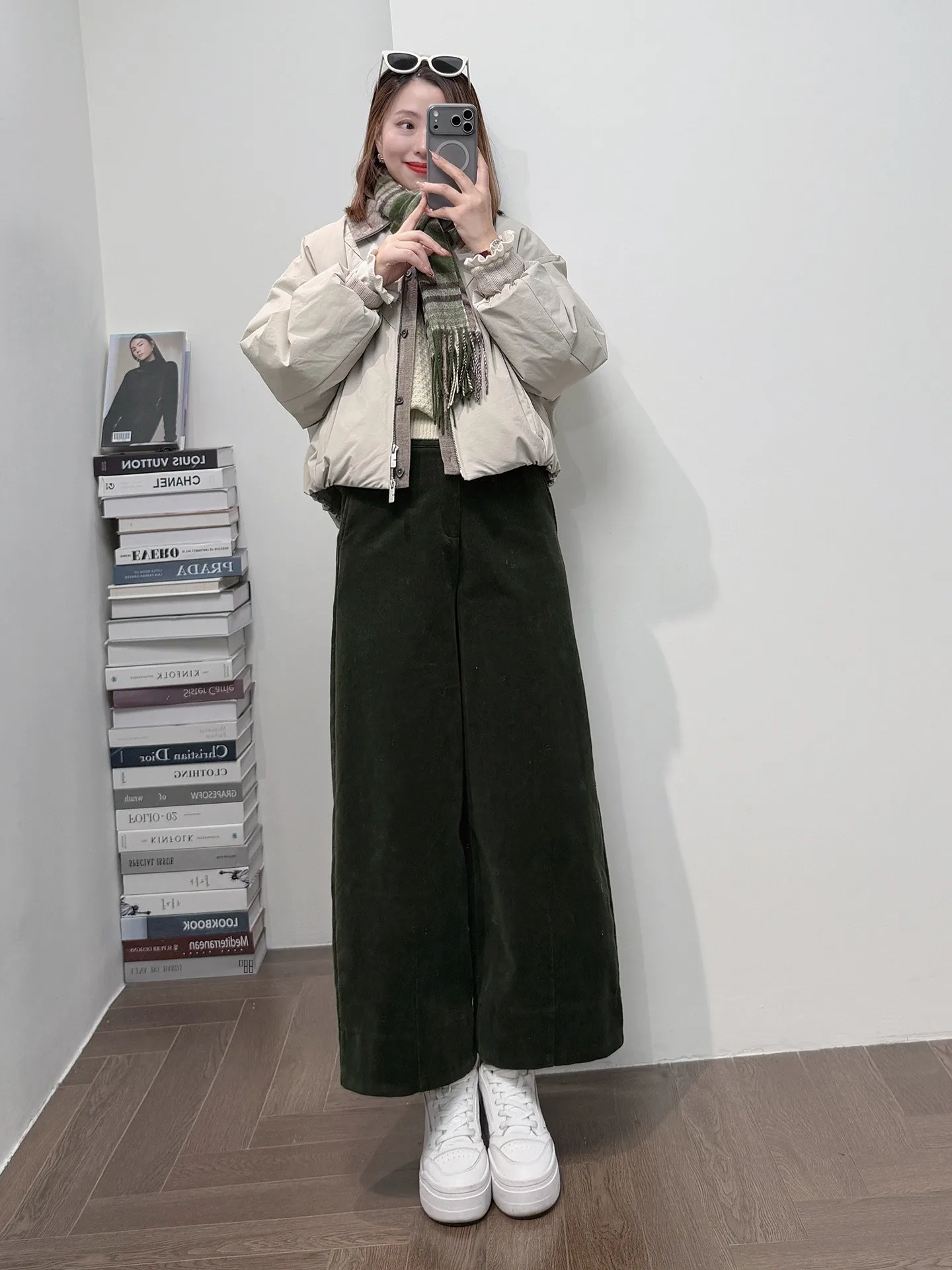 

High-End Warmth ort down Jaet White Du Feather 3000 Fill Power 90% down Lightweight Tee-in-One Fce Lined Commute S...