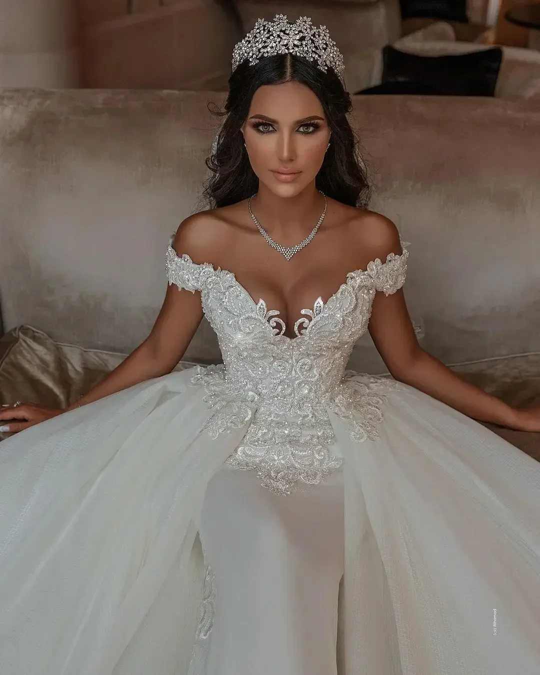 Vestidos de novia personalizados con hombros descubiertos, mangas cortas, Apliques de encaje, corpiño con cuentas, tren desmontable, adorno de encaje, vestido de novia