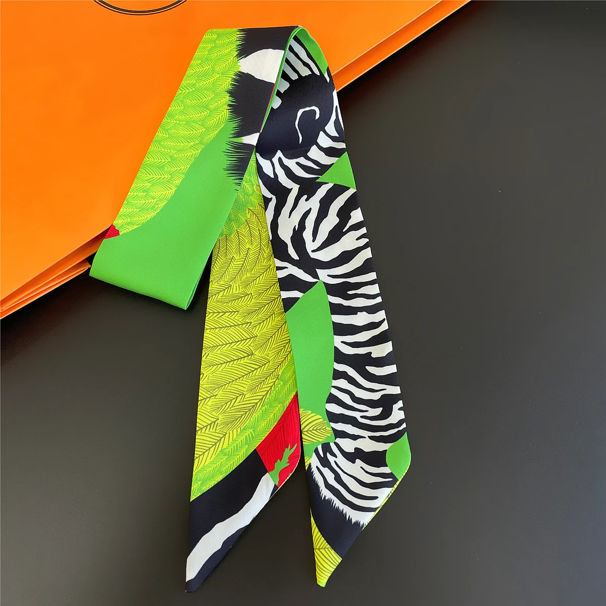 2023 Brand Design Pegasus Zebra Women Scarf Luxury Silk Scarf Fashion Hair Headband Foulard Skinny Bag Scarves Neckerchief