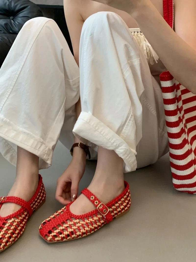 أحذية باليه مسطحة من ماري جينس شبكية حمراء للنساء بمقدمة مستديرة 2025 أحذية راقصة باليه مسطحة على الموضة جديدة