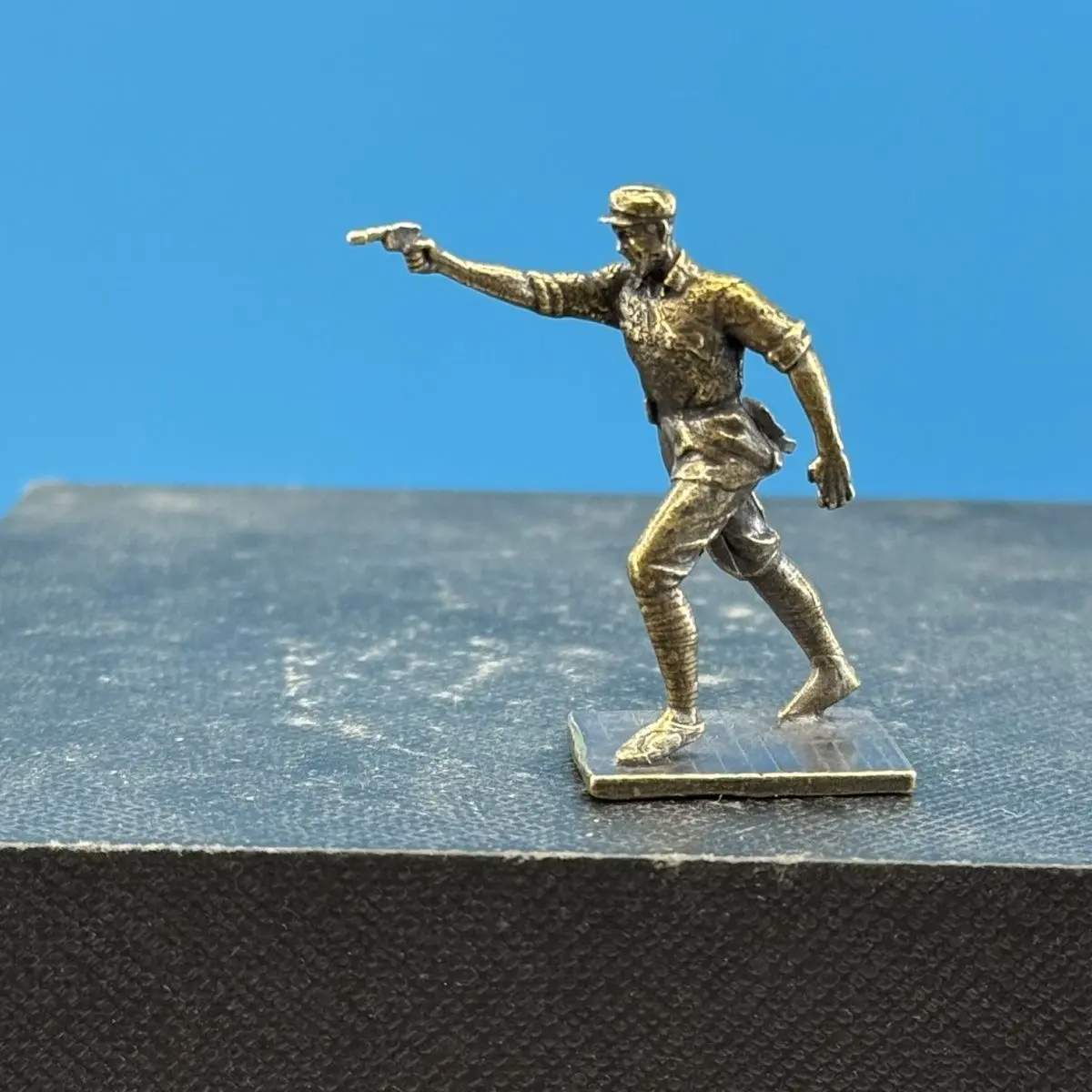 Red Army Crossing Bridge Model Charge Eighth Route Army Soldiers' Capture of Luding Bridge Miniature Landscape Figurine Ornament