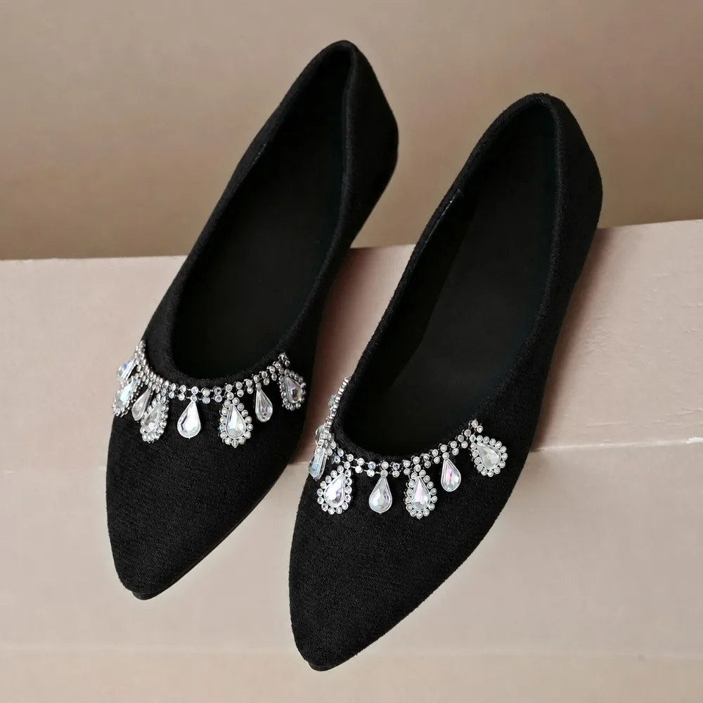 Elegante flache Schuhe für Hochzeitsfeiern, Wildleder, spitzer Zeh mit tropfenförmigem Strass-Quasten-Dekor, Slip-On-Ballerinas für Damen. – Detail 1