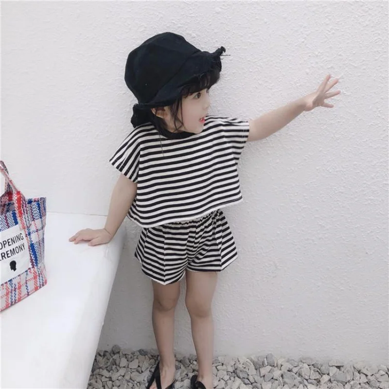 

Girls' Fashionable Suit Western Style Summer New Children's Casual Striped Short-Sleeved Shorts Two-Piece Children's Clothing