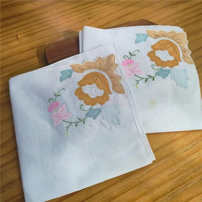 

2PCS Cotton Yarn Hand-embroidered Handkerchief Lotus Color 35cm Square Napkins