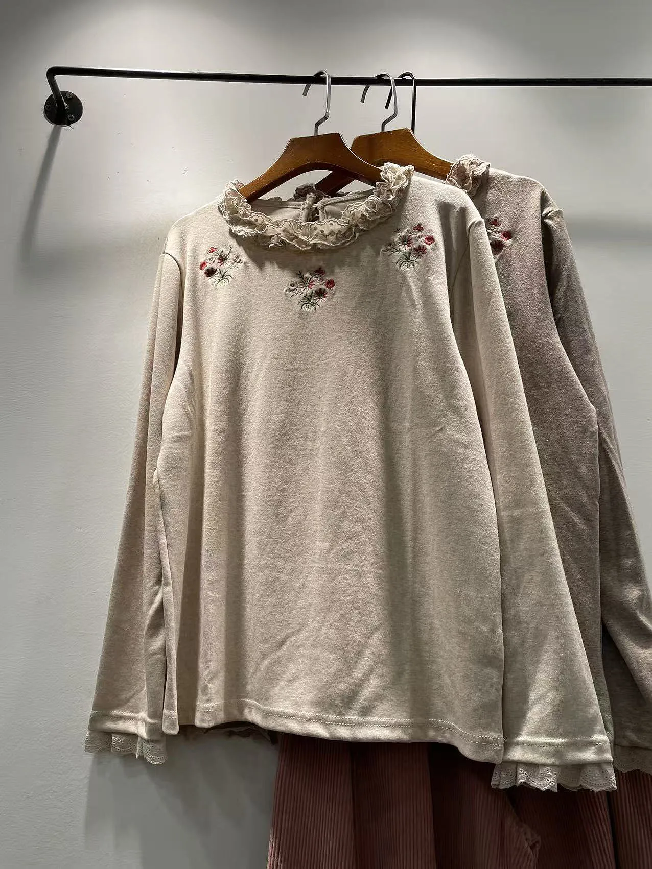 

Осень-зима, свободная посадка, круглая женская футболка Ne Long Sve, кружевная основа с вышивкой, дышащий хлопковый топ для девочек