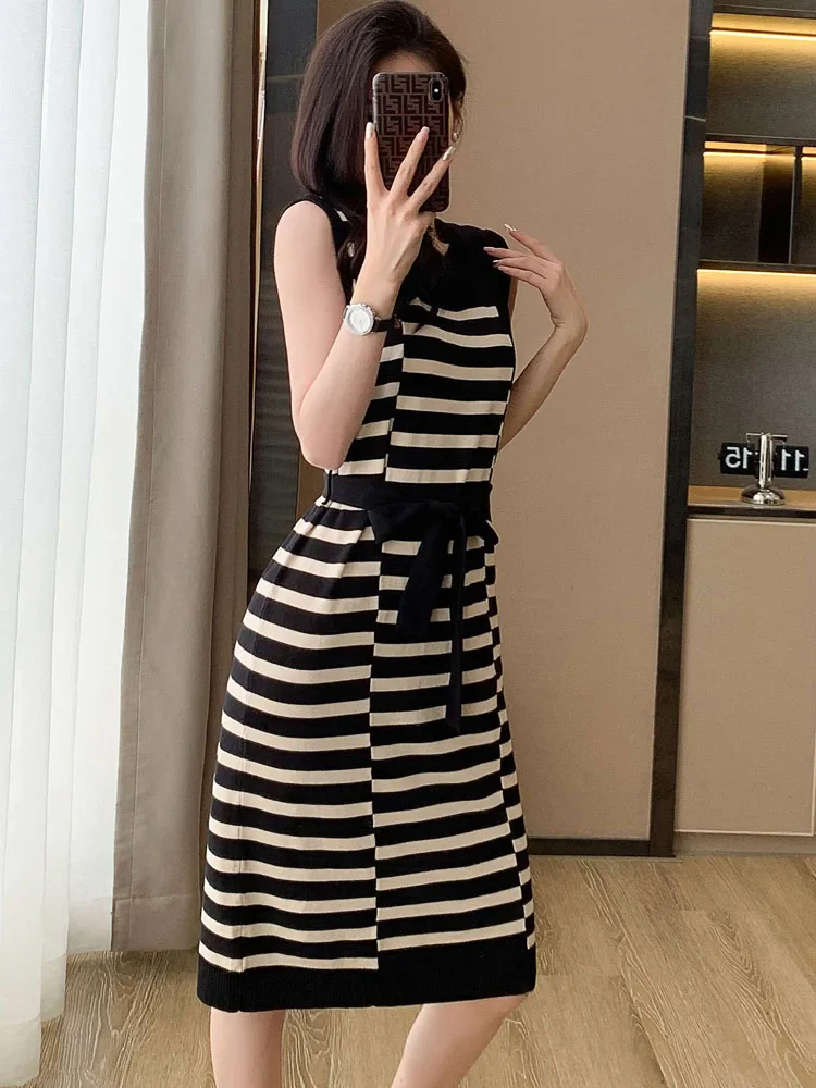 Dzianinowe sukienki imprezowe w paski dla kobiet na lato Elegancki temperament Okrągły kołnierzyk Bez rękawów Casual Lace Up Midi Dress Femme