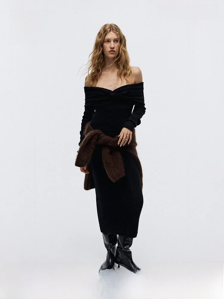 

Летнее женское платье H&M из тонкой вязки с открытыми плечами, модель 1315043, повседневный стиль, с длинным рукавом, приталенное, для ежедневной носки, из полиэстера, шерсти и нейлона.
