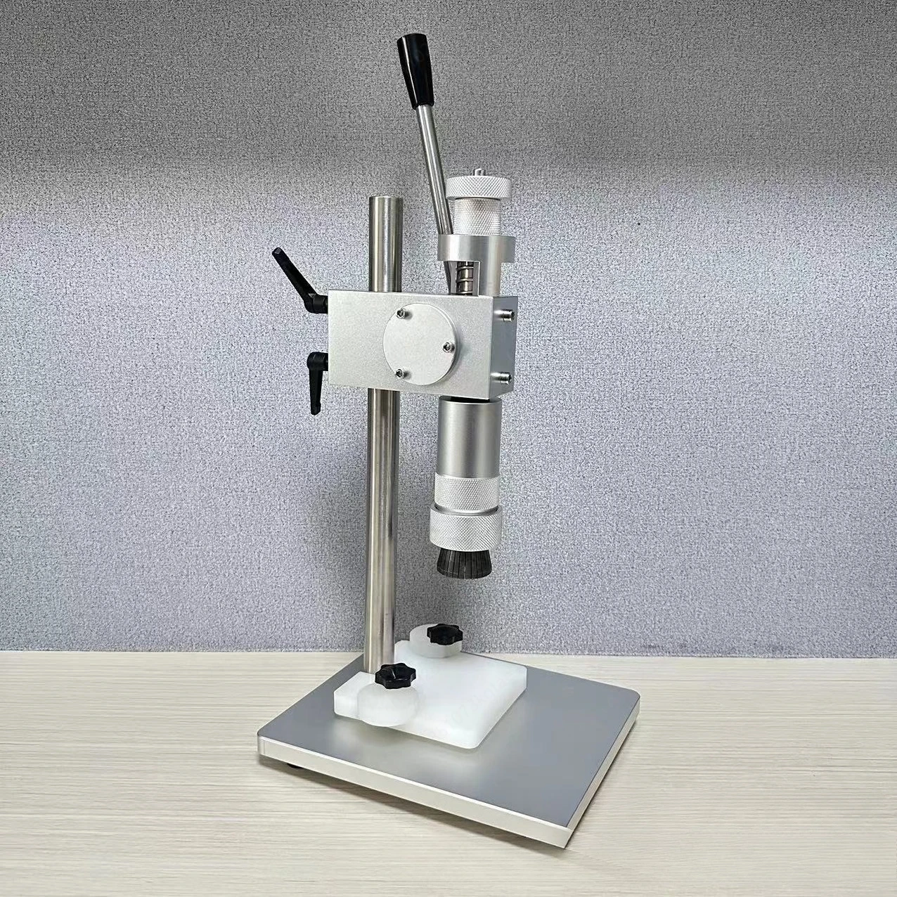 Special Perfume Bottle Binding Machine, Middle Cover, Pressing Nozzle Lock, Hand Press Machine, Clip Perfume Bottle Equipment