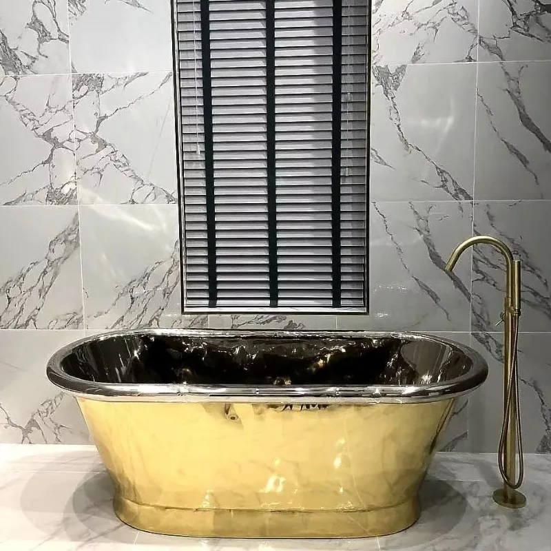 حوض الاستحمام النحاسي المعدني الكلاسيكي مناسب لأولئك الذين يمتعونون تركيبات يدوية عتيقة مع صقل فني خالد