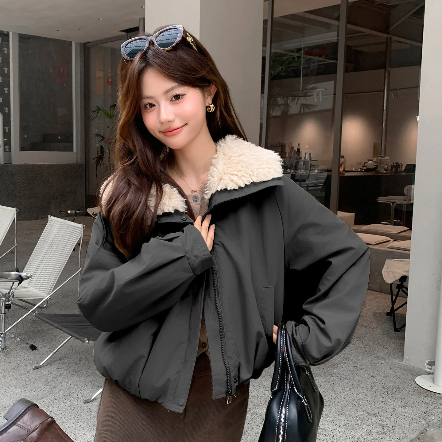 Women Fleece Lined Thick Parka Jacket Faux Lamb Wool Lining Lapel Collar Fashion Warm Winter Outerwear Casual Trendy Short Coat