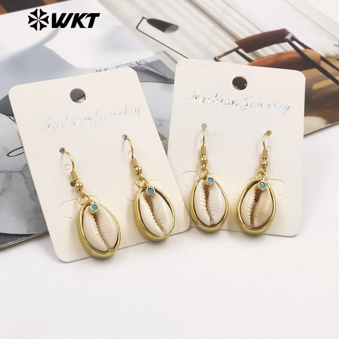 

WT-MPE178 красивые позолоченные натуральные каури в богемном стиле с маленькими каменными серьгами для женщин, одежда для отпуска, ювелирные изделия