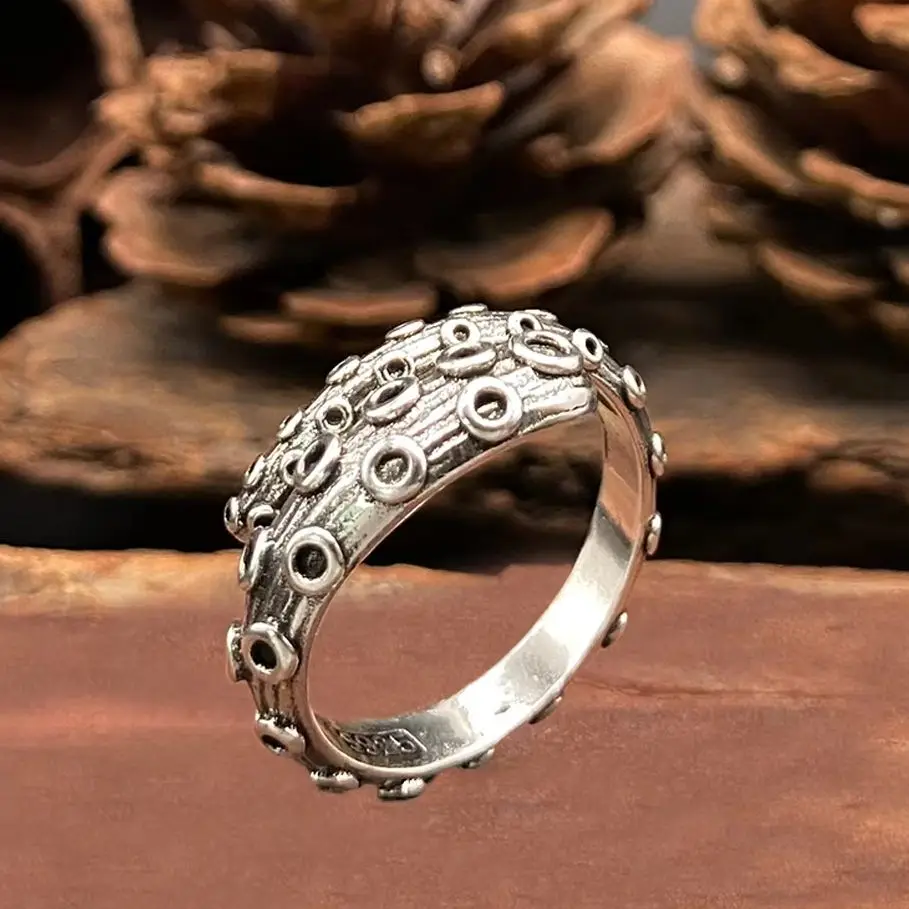 

Gothic Octopus Ring Unisex Sea Monster Tentacle Band Animal Themed Alternative Punk Jewelry Unique Statement Gift for Men Women