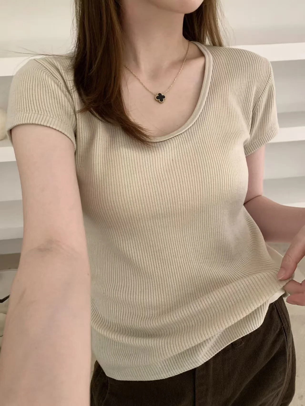 Slim Fit Women's Knitted Wool Sweater round Neck Short Sleeve Thin Style Early Autumn Fashion Casual Comfortable Breathable