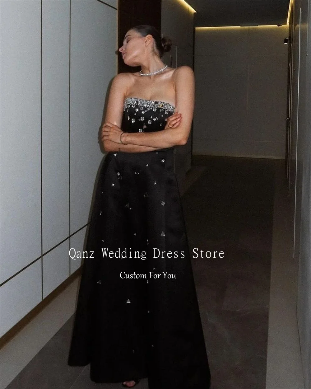 Qanz Black A-line Prom Dresses Sexy Sleeveless Satin Evening Party Dress Sparkly Crystals Long Celebrate Event Gown Customized