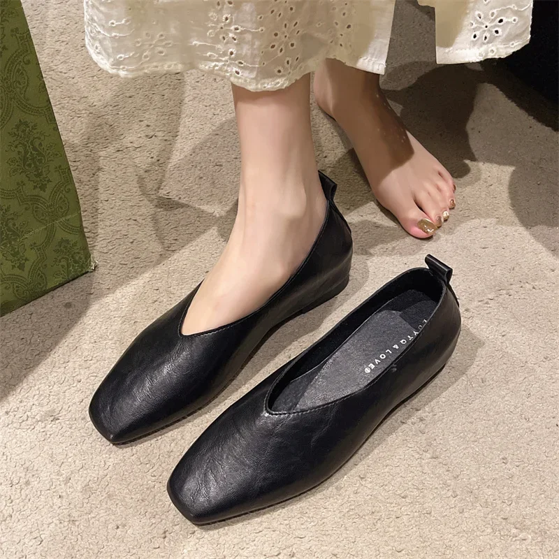 Fashionable Sexy and Comfortable New Walking Shoes for Women Spring and Summer Round Toe Lightweight Plus Size Casual Flat Shoes