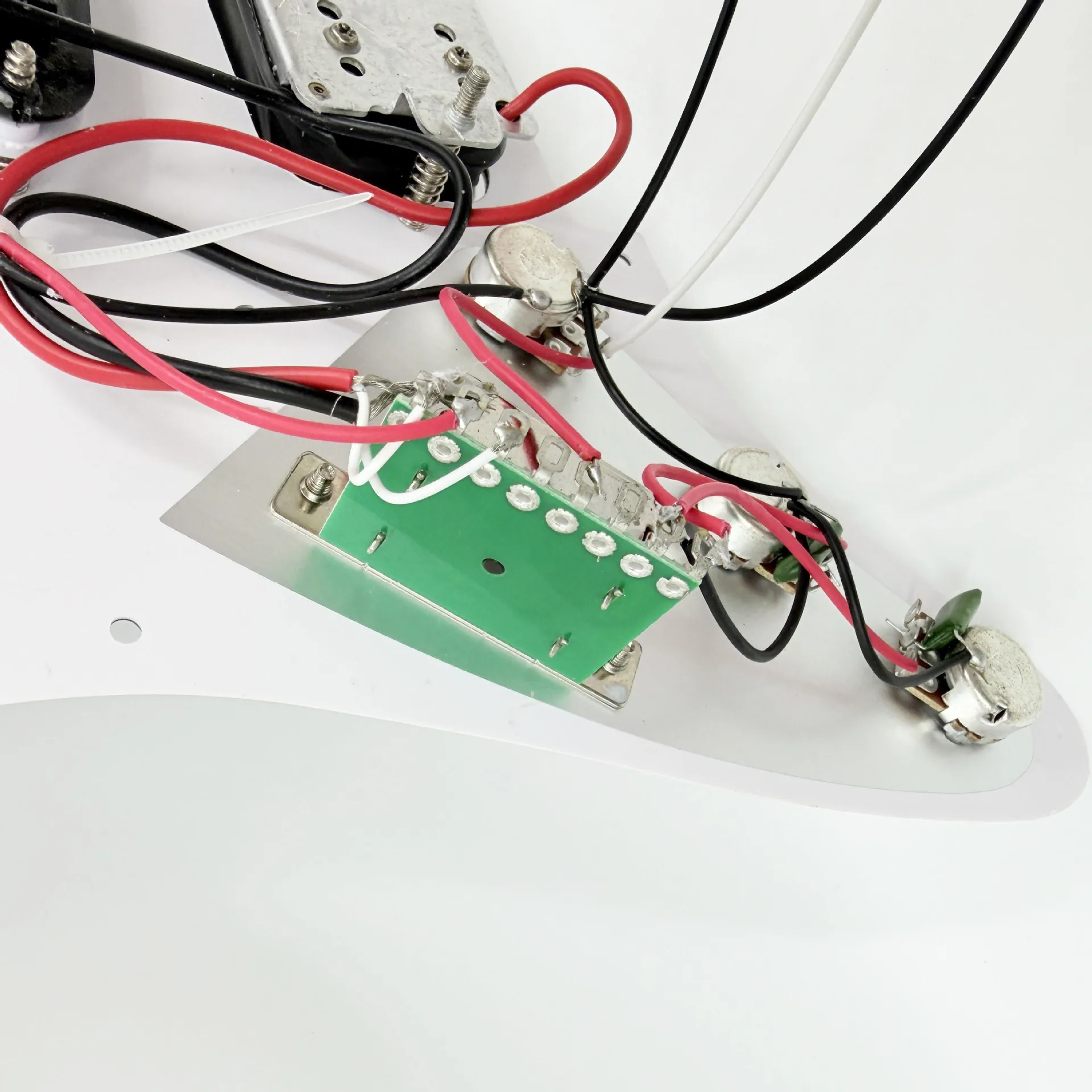 Prewired Guitar HSH Pickguard with 5-Way Switch 1V2T Knobs, Loaded Pickguard Assembly for ST Electric Guitar Parts