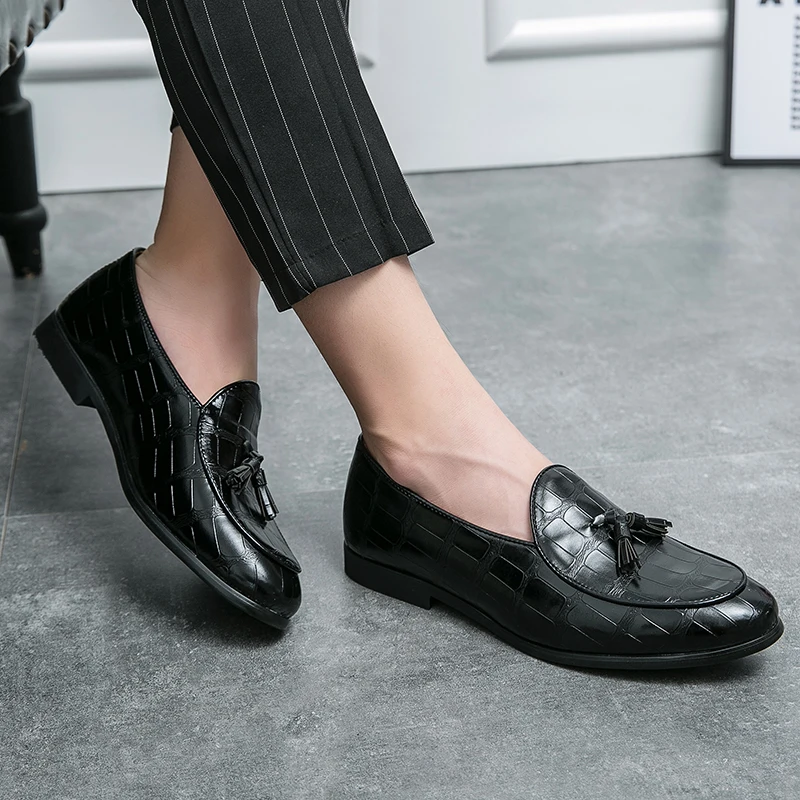 Men Fashion Tassel Shoes Black One Step Business Fashion Versatile Le Fu Shoes British Gentleman Shoes Size 38-46 Men Shoes