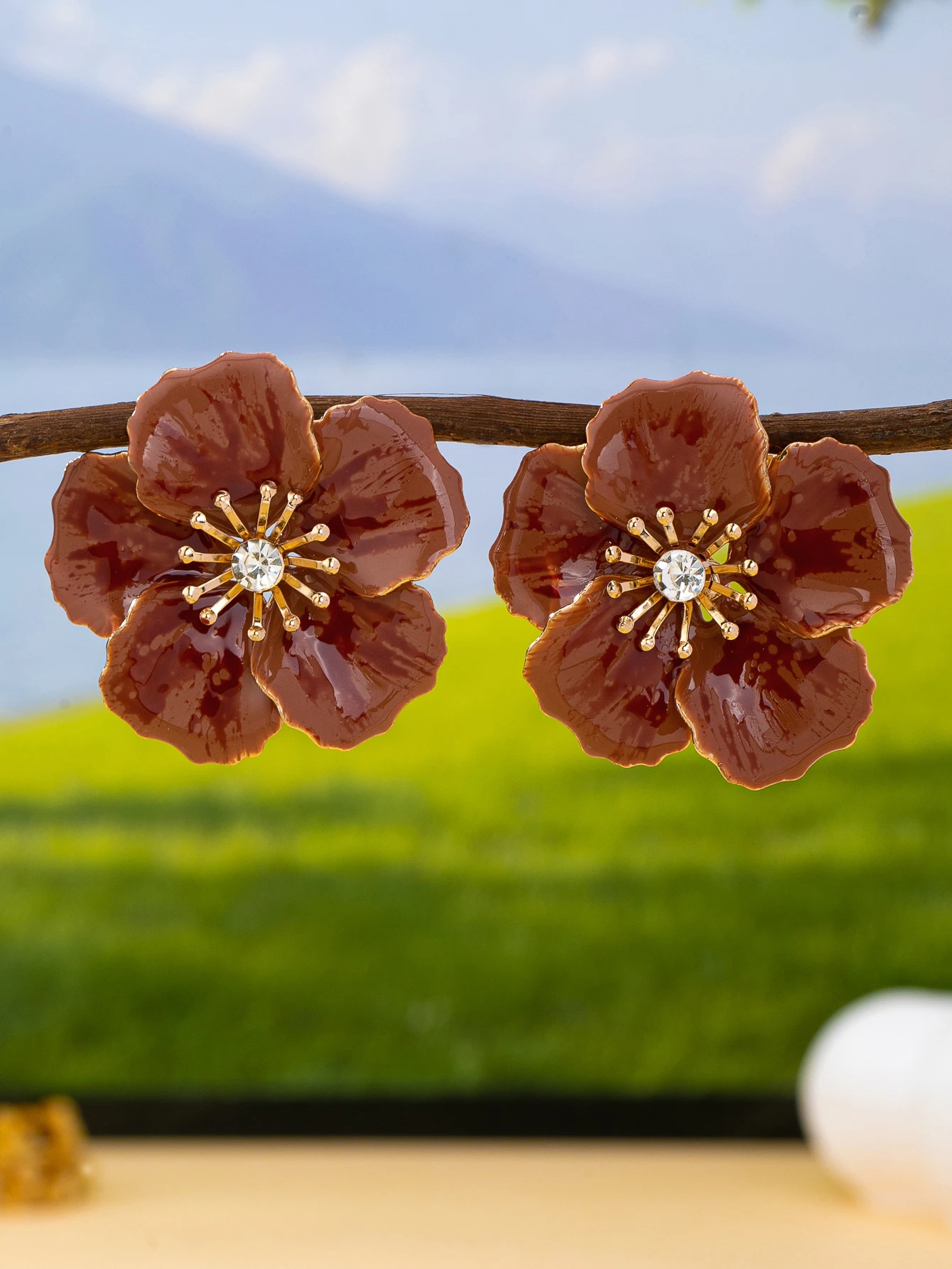 Large Brown Oil-Drip Flower Earrings for Women, Inlaid with Crystal Rhinestones, Exaggerated Petal Earrings, Vintage Party Fashion Jewelry