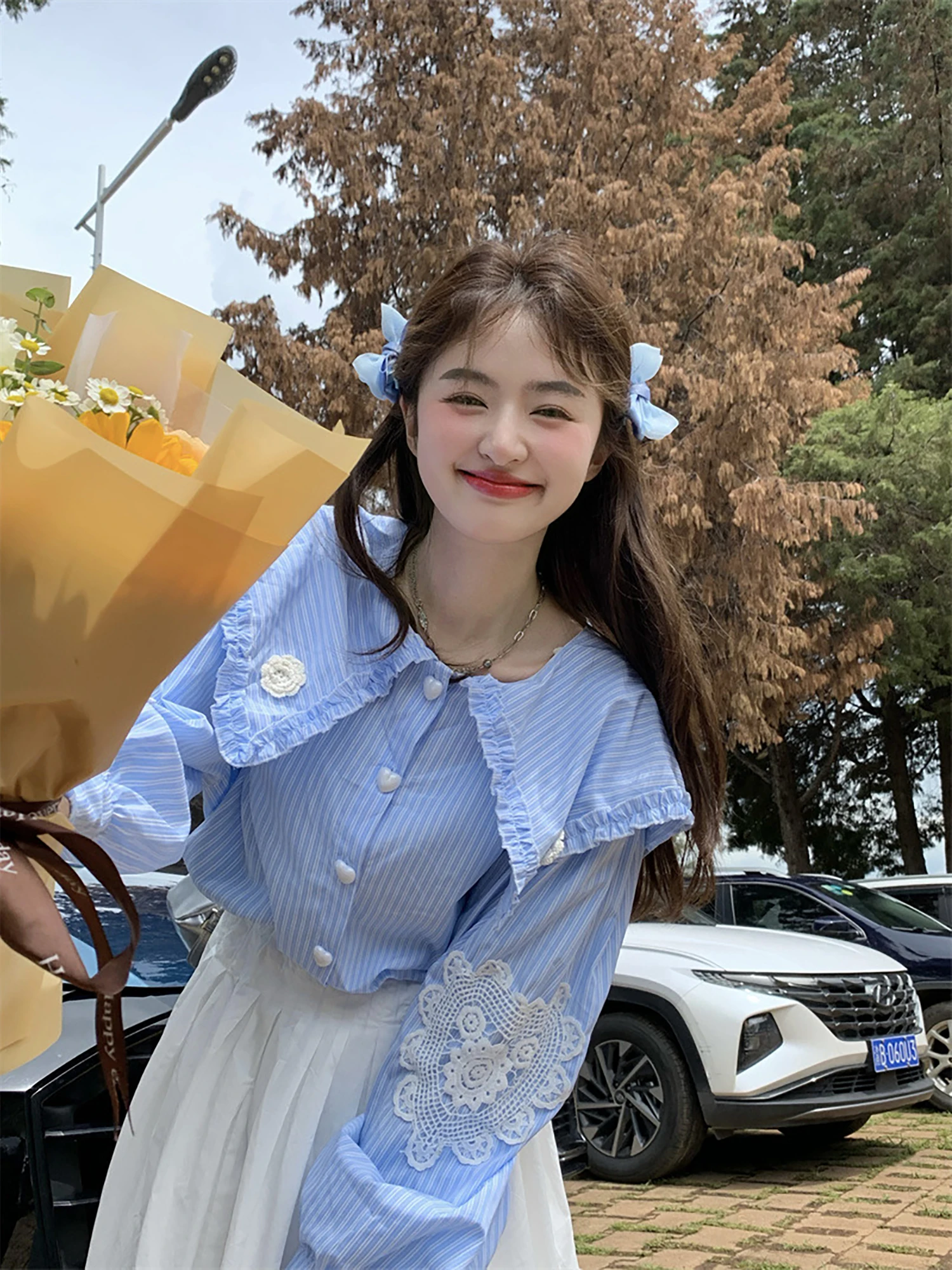 

Vanwenwen Rhenish Whisper Sweet Flower Blue Striped Women's Bubble Sleeve Shirt Spring Versatile Loose Fit Lace Trim Casual S...