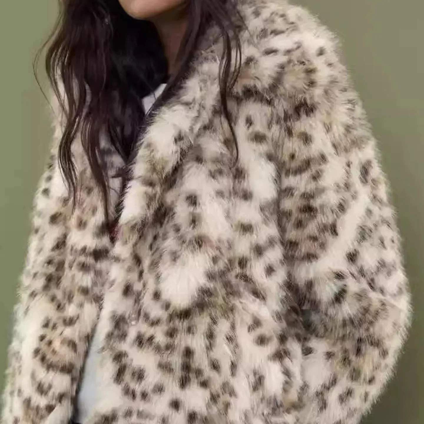 معطف نسائي فضفاض مناسب بأزرار للإغلاق لخريف 2025 Z ماركة طويلة Sve وياقة على شكل طية صدر السترة أوروبية مزخرفة بالفرو