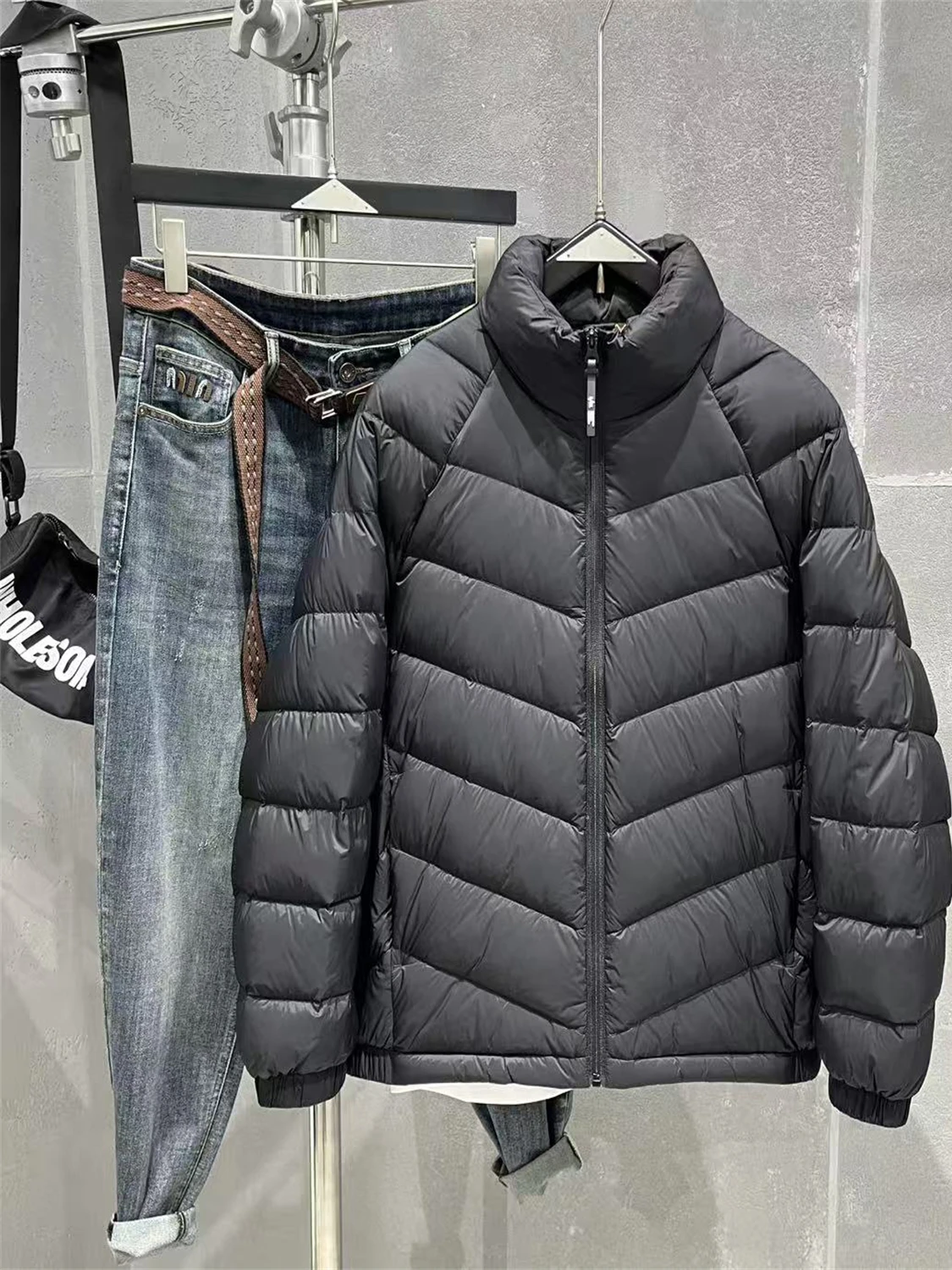 

Новая зимняя мужская пуховая куртка: легкая, портативная, теплая, с капюшоном, воротником-стойкой, 90% белого утиного пуха, повседневная, на молнии