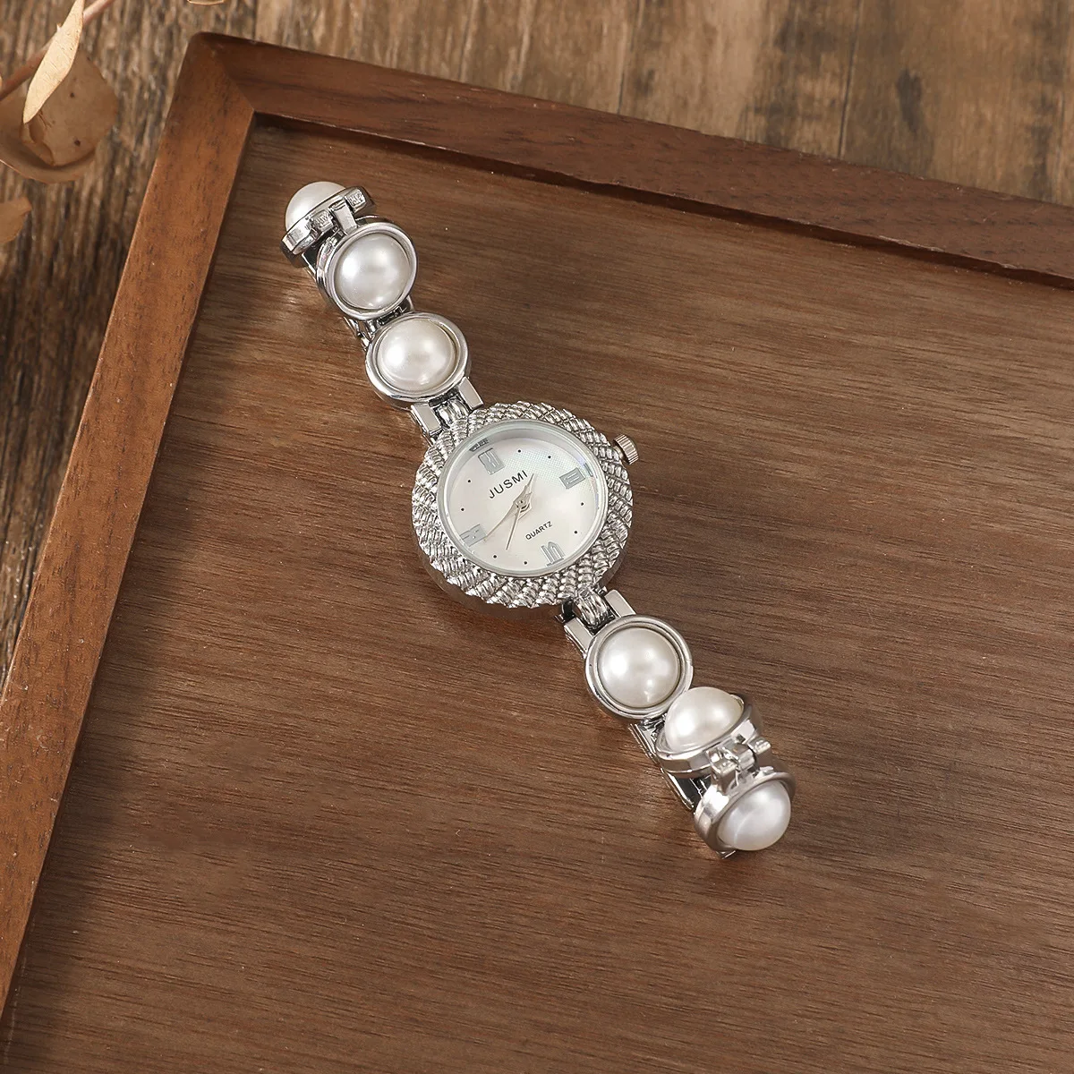 

Часы-браслет, женские винтажные легкие роскошные брендовые элитные часы серебряного цвета с цепочкой, женские модные кварцевые наручные часы, подарок