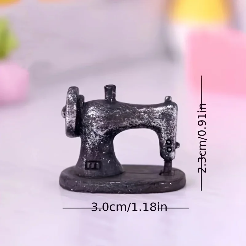 Resin figure Vintage-Style Miniature Mini OLD Sewing Machine  Collectible Figurine