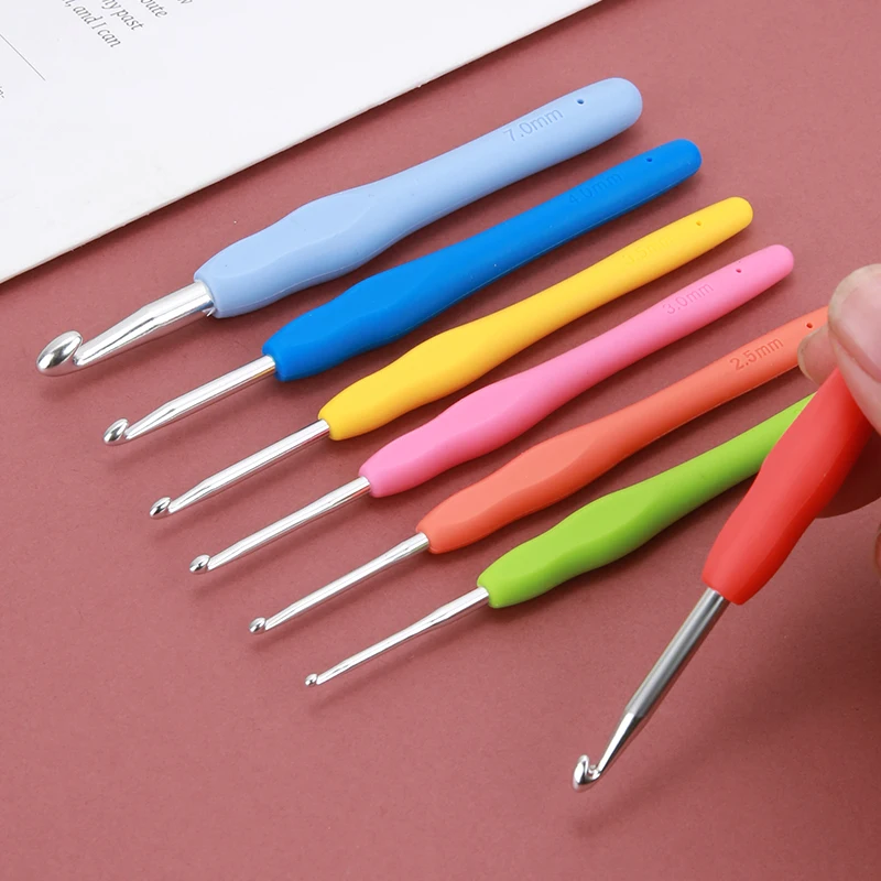 2/2.5/3/3.5/4/4.5/5/5.5/6/6.5/7/8/9/10mm DIY Crochet Hooks Plastic Handle Knitting Weaving Sewing Craft Yarn Needles