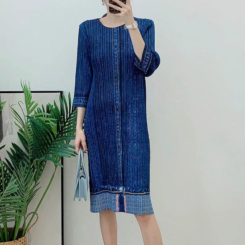 

Miyake Pleated Women's Clothing 2023 Autumn New Limitation Denim Colour Printing Round Neck Three Quarter Sleeves Stretch Dress