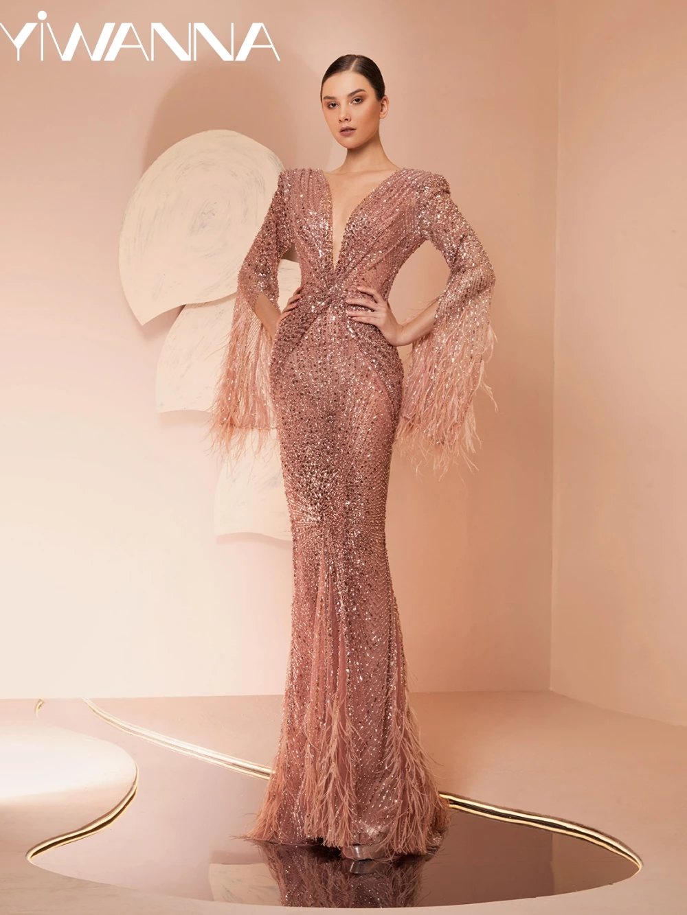 

Gorgeous Beaded Evening Dress With Feathers Illusion Deep V-neck Mother Of The Bride Dresses For Wedding Customized Long Gown