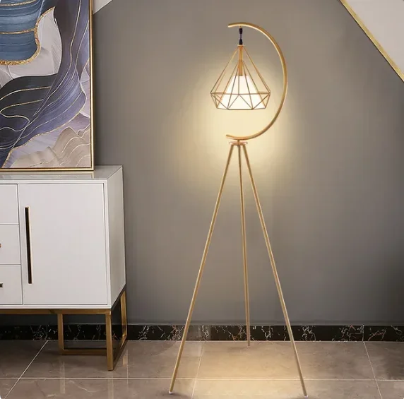 Nordic Modern Black Gold Triangle LED Vertical Floor Lamp Living Room Sofa Corner Light Decoration Art Bedside Reading Lantern