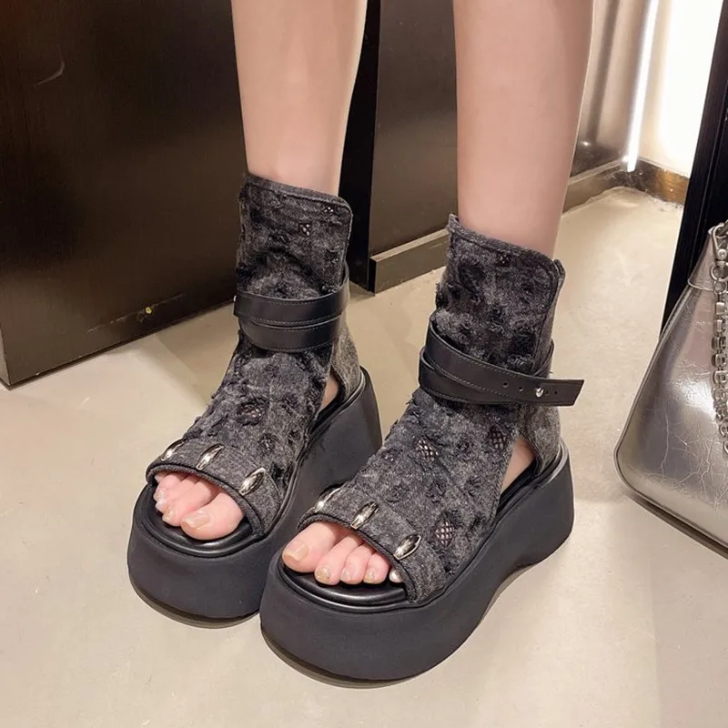 كعوب عالية على الموضة المرأة الصنادل منصة أحذية مصممين النساء 2025 الاتجاه الجديد الصيف سحابات مضخات فستان Sandalias De Mujer