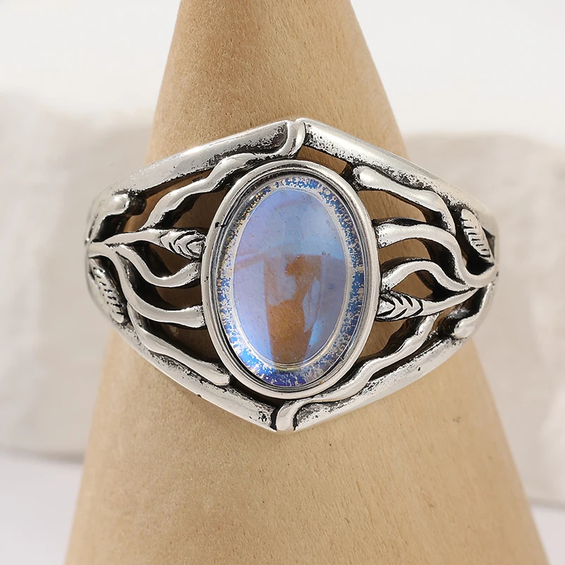 Vintage-Ring für Damen mit eingelegtem Kunstmondstein, Ethno-Stil, silberfarben, handgeschnitzt, hohl, für den Alltag, Partyschmuck, Jubiläumsgeschenk – Detail 3