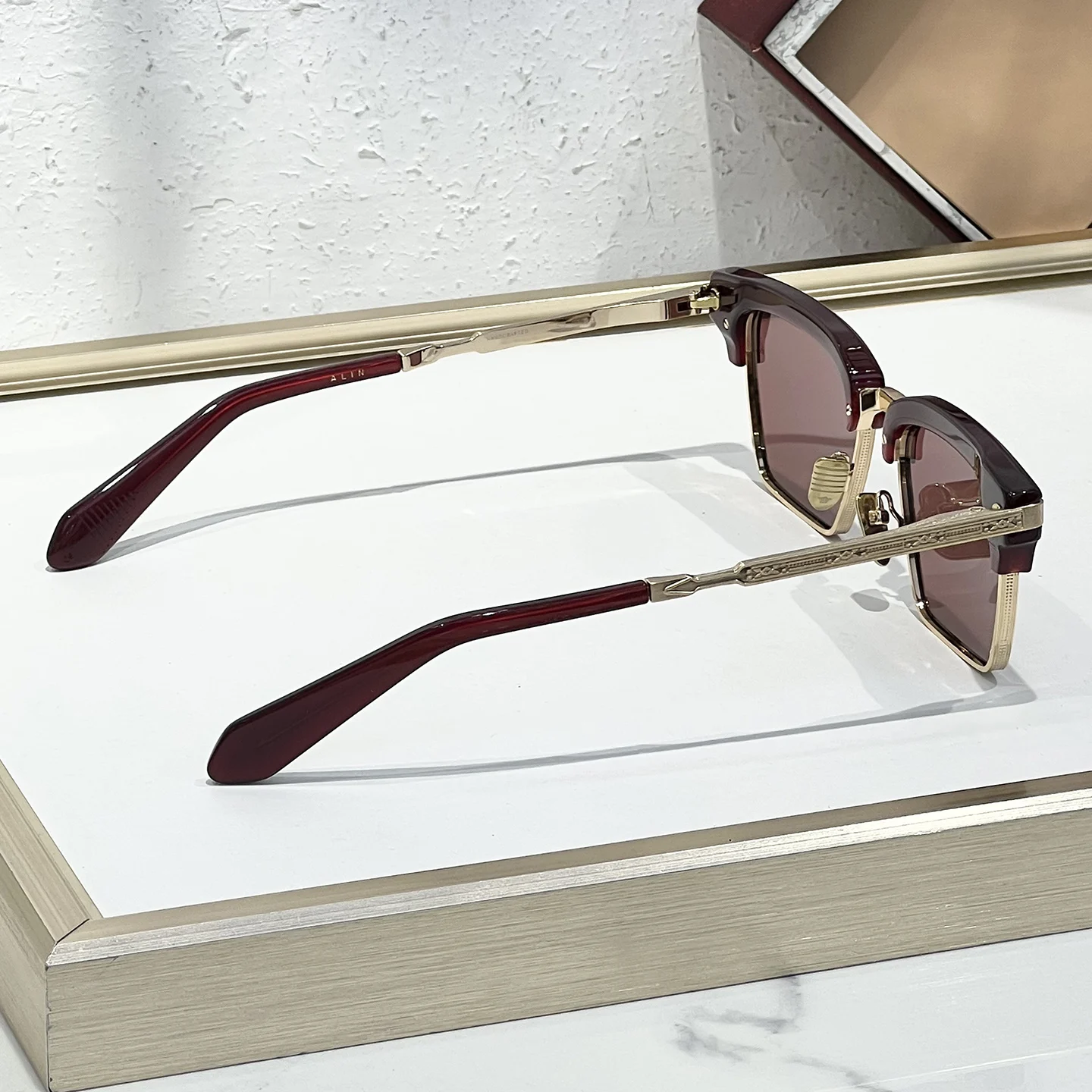 أزياء بوتيك ألين عطلة مربع اليابانية اليدوية ألياف خلات الرجال النظارات الشمسية الفاخرة في الهواء الطلق ارتداء نظارات النساء الحمراء