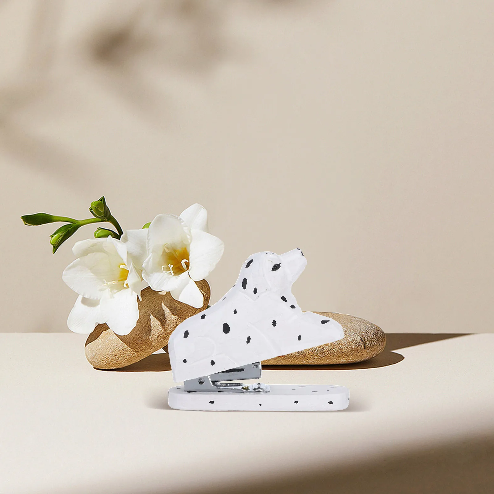 Grapadora de madera dálmata, novedad funcional, suministros de oficina para decoración de escritorio creativa, accesorio de papelería de animales pequeños