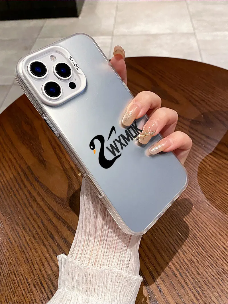 WXMOKブランド柄入りスマホケース iPhone 17 16 15 Plus 14 13 12 11 Pro Max X XS XR 7 8 SE 17Pro対応 カラーシルバー背面カバー ファンダ