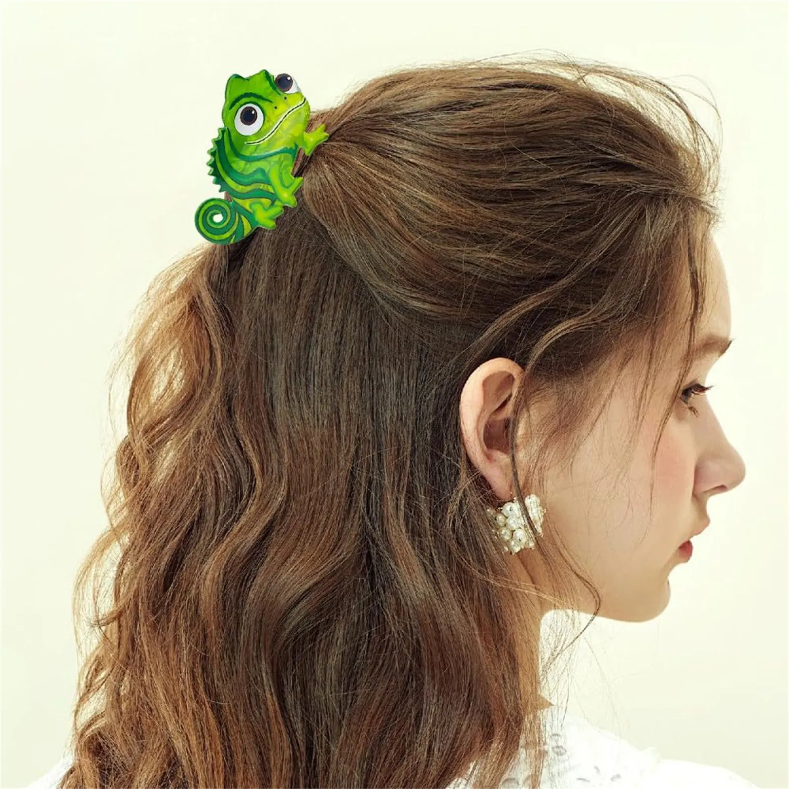 Cartoon Lizard Hair Claw Clip Green Non-Slip Shark Hair Clip for Women with Acrylic Material for Daily Party Gift view 2