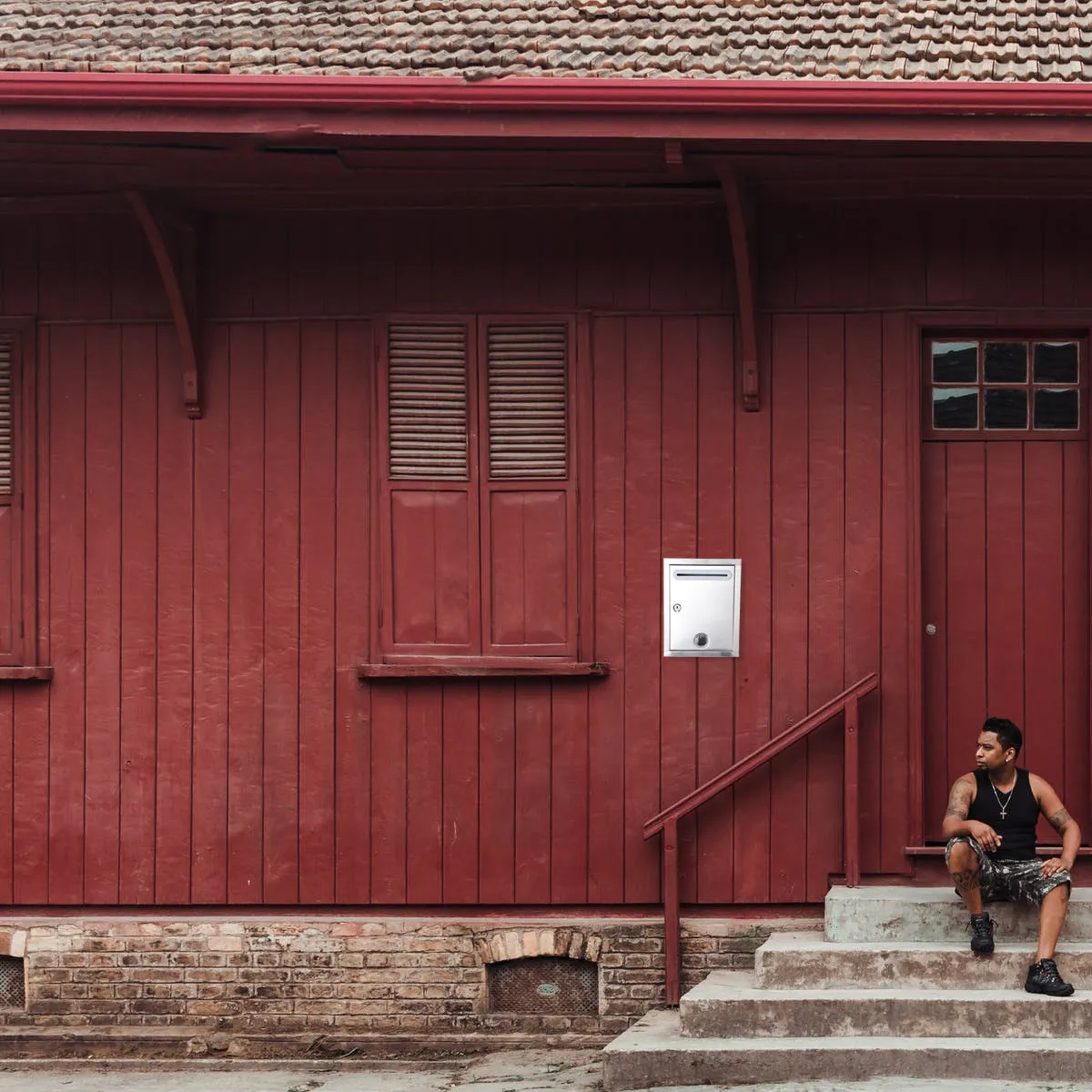

Маленький почтовый ящик из нержавеющей стали, водонепроницаемый, ретро-дизайн, для предложений и жалоб, с широким входом, надежное настенное крепление, для компаний