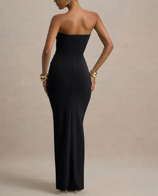 فستان نسائي صيفي 2026 بتصميم كلاسيكي أنيق ومطوي بلون موحد وقصة ضيقة بدون ظهر وبدون حمالات للحفلات