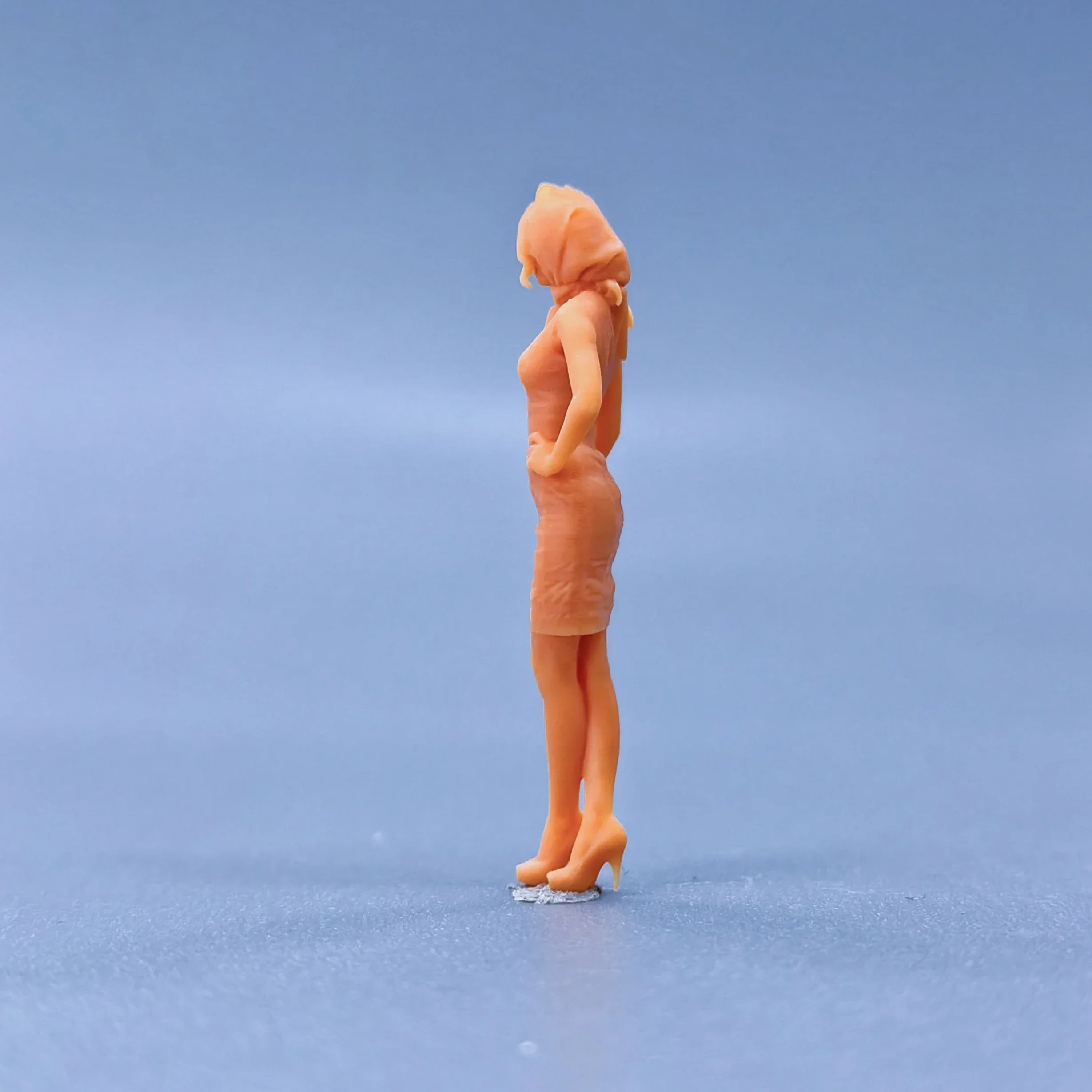 1/64 1/43 Beeldjes Schaalmodel Hars Vrouwen In Korte Rokken Ongekleurde Miniaturen Diorama handgeschilderde L133