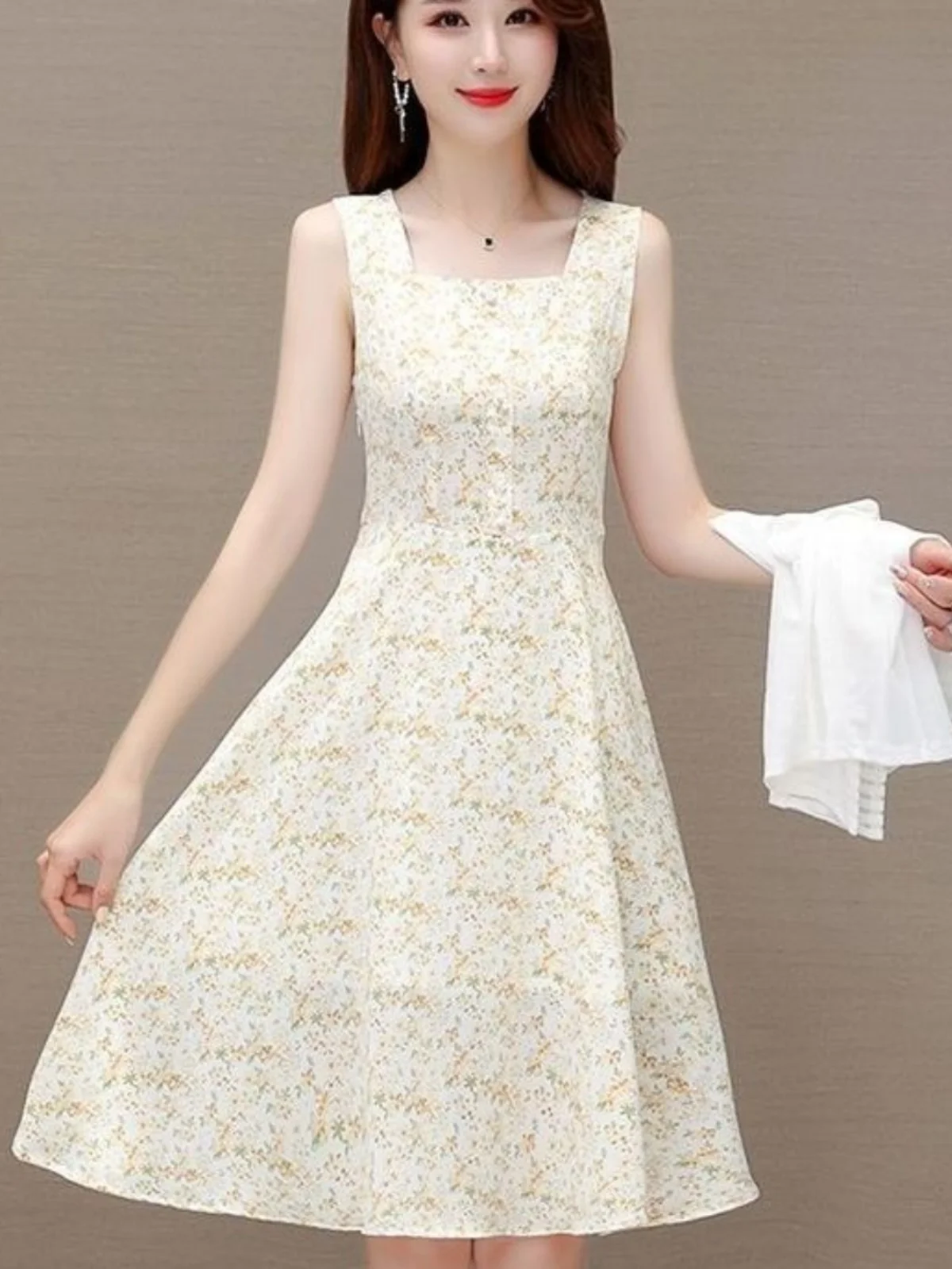 floral-two-piece-dress-set-women's-fashionable-mommy-style-slimming-ensemble-summer-2024-trendy-neckpin-accessory