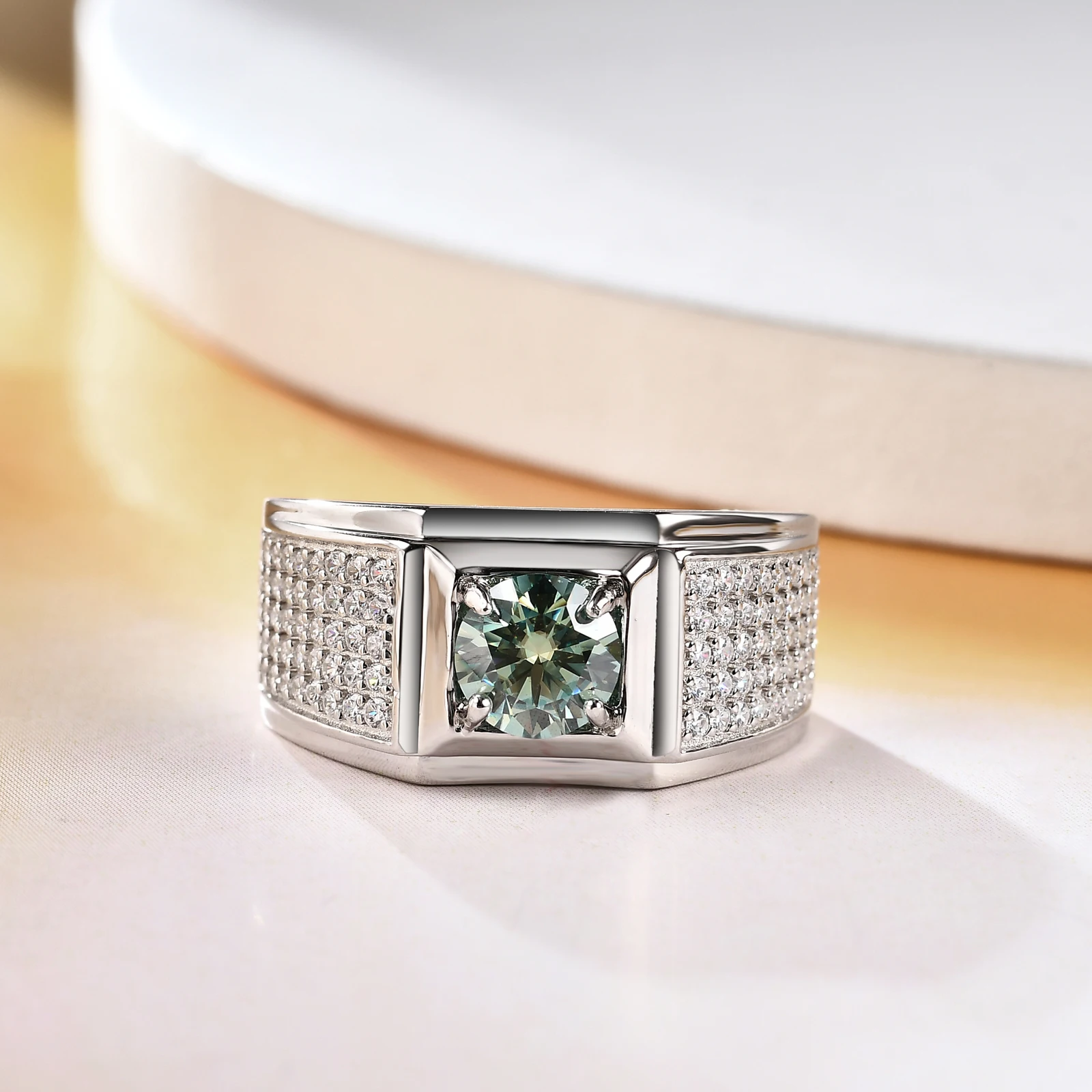 

GEM'S BALLET Moissanite Jewelry 1.0CT 6.5mm Round Green Moissanite Ring For Men in 925 Sterling Silver Valentine's Day Gift