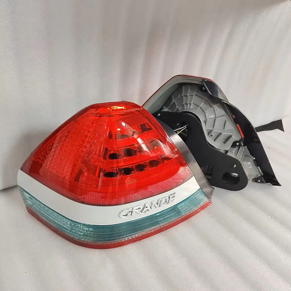 A Pair Tail Lamp LED Rear Lights for Toyota MARK GX110 2001 to 2005