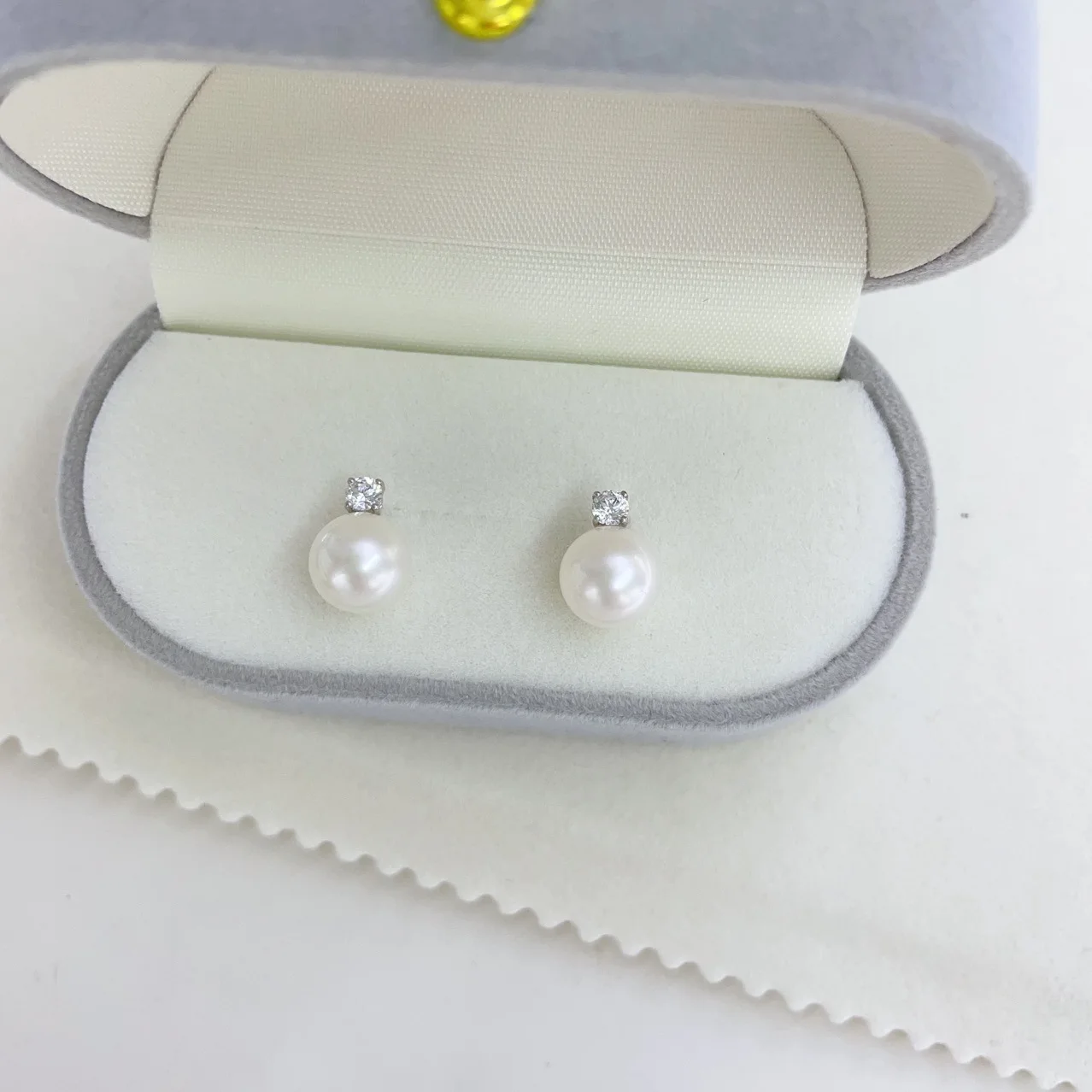 8-9mm Natural Freshwater Pearl Earrings, 18K Gold Near Perfect Round Strong Luster Almost Flawless with Zircon, Elegant Gift