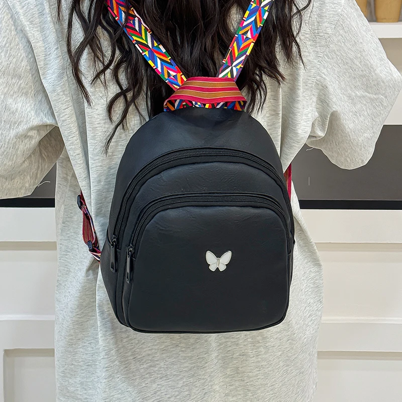 กระเป๋าเป้สะพายหลังแบบเป็นกลางสำหรับผู้ชายและผู้หญิงเหมาะสำหรับการเดินทางและไปโรงเรียน พวกมันยังเหมาะสำหรับนักเรียนใช้ด้วย