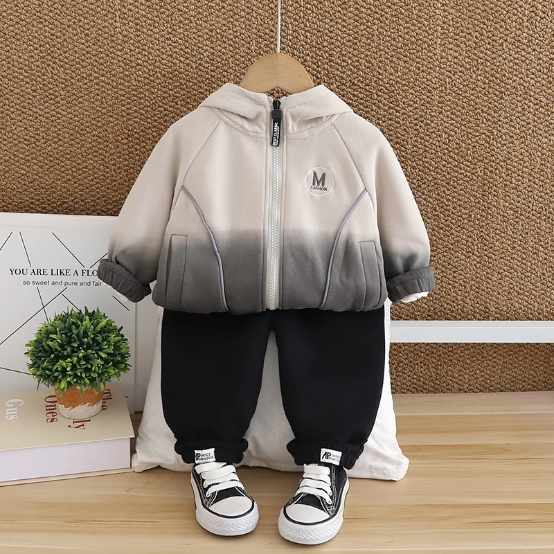 أطفال Sweatsuit مجموعات 2024 جديد ربيع الخريف المطرزة رسالة التدرج جاكت مزود بغطاء للرأس + تي شيرت أبيض + السراويل 3 قطعة الأولاد دعوى