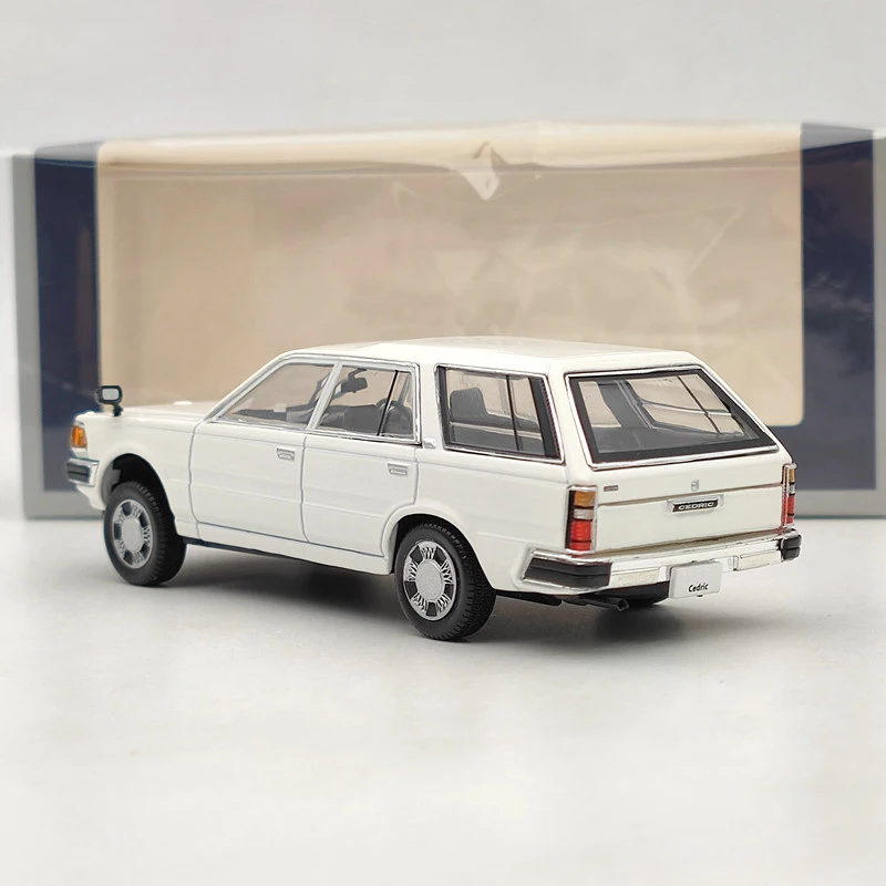 Norev-Coche de juguete modelo 1:43, camioneta CEDRIC Deluxe 1995, blanco fundido a presión, regalos de colección