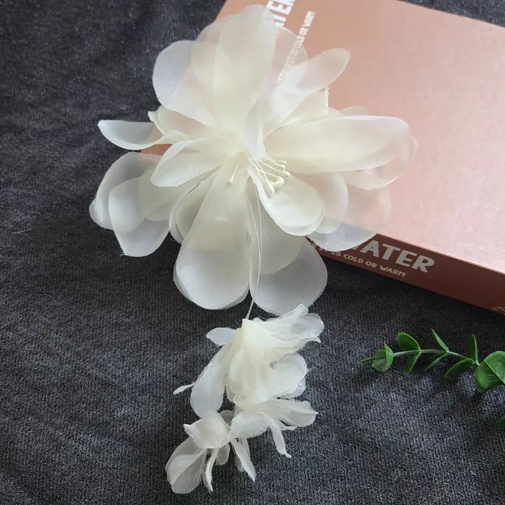 Fabric Three-dimensional Flower DIY with Tassels Handmade Hanging Flowers Reusable Embroidered Corsage