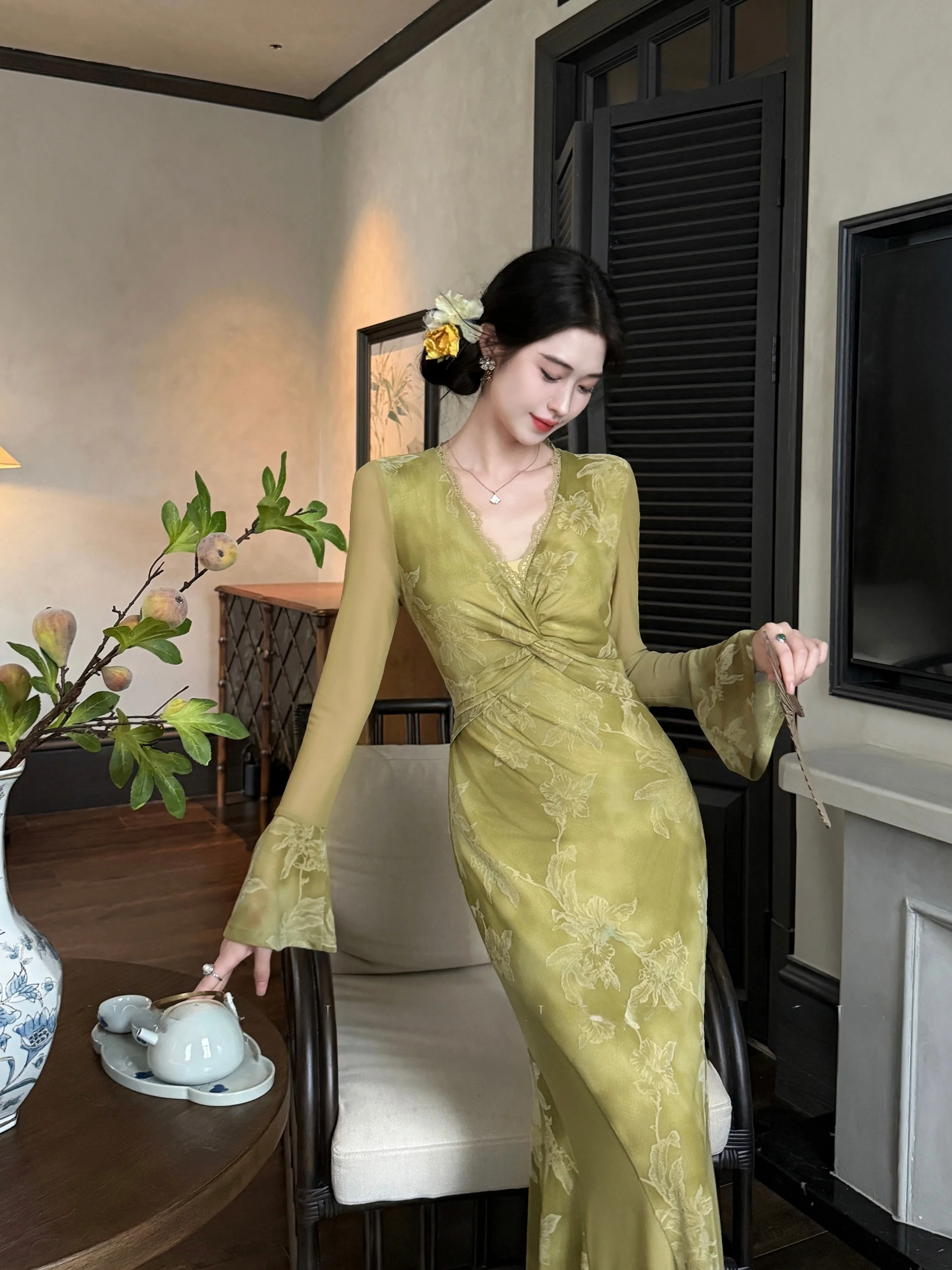 Lingxian Zhihe Green Dyeing Flower Tide Women's Slim Fit Long Dress Early Autumn Fish Tail Velvet Gradient Dress City Commute